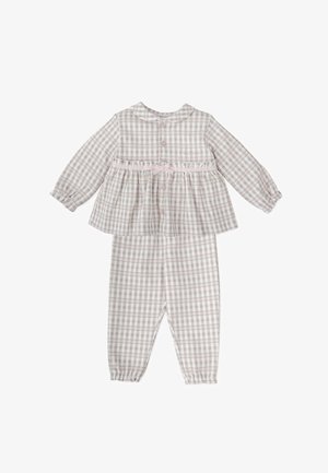 Conjunto de pijama de dos piezas a cuadros en suave algodón. Gris claro con detalles en rosa, que cuenta con un cuello, botones en la parte delantera y puños y tobillos elásticos.