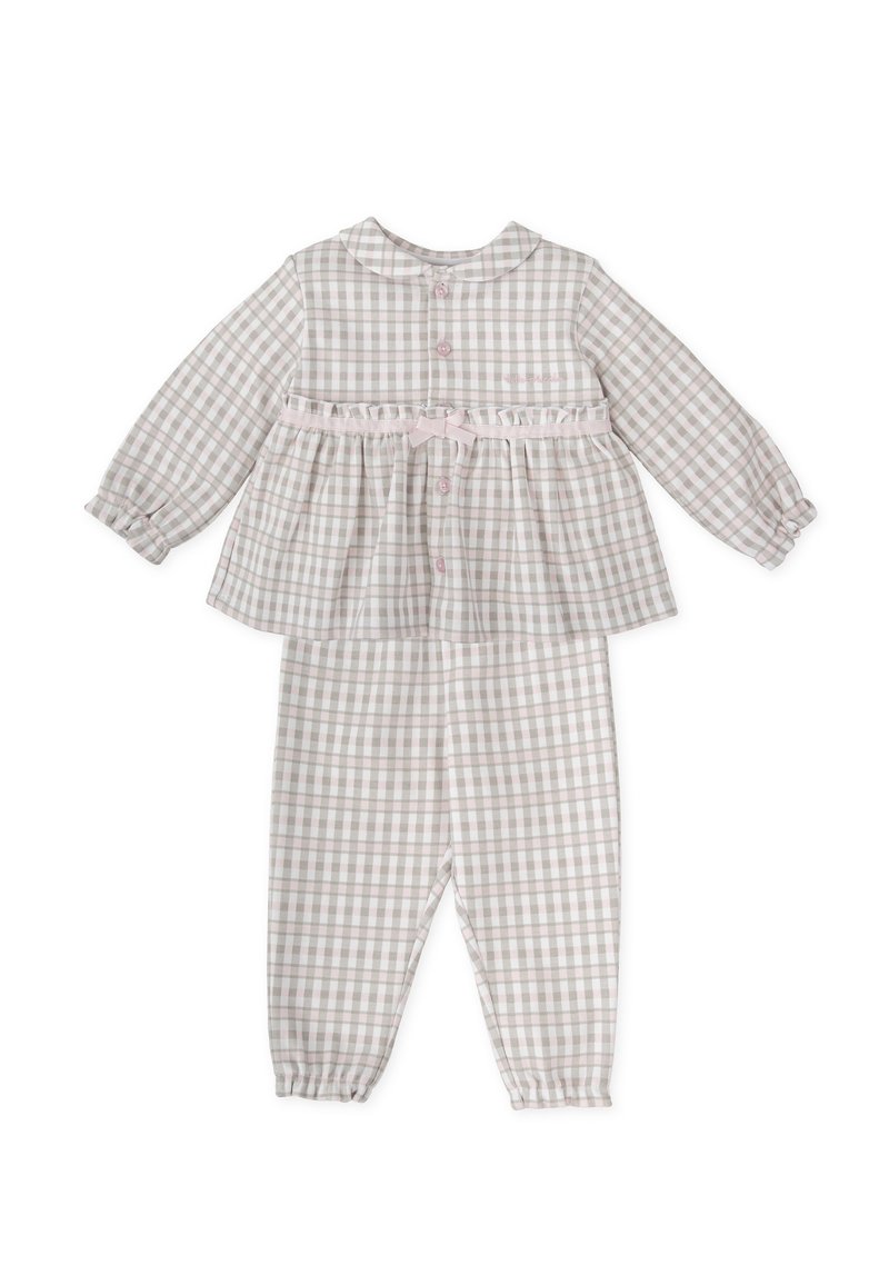 Conjunto de pijama de dos piezas a cuadros en suave algodón. Gris claro con detalles en rosa, que cuenta con un cuello, botones en la parte delantera y puños y tobillos elásticos.