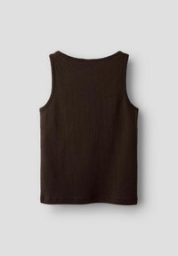 Bruine geribbelde tanktop met een ronde halslijn, zonder mouwen, en délicate scalloped rand rondom de randen.