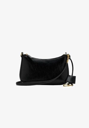 Crna kožna torba s glatkom teksturom, zakrivljenim oblikom, zlatnim detaljima, zatvaranjem na zip i uklonjivom naramenicom.