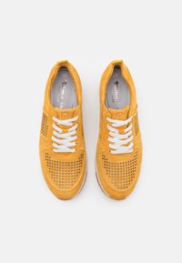 Tamaris Baskets basses - yellow