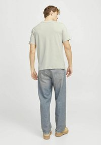 Jack & Jones GEDRUCKT RUNDHALS - Print T-shirt - moonbeam