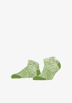 Paire de chaussettes basses à cheville avec des motifs abstraits ondulés en lignes vertes et blanches, avec des bouts et talons verts unis.