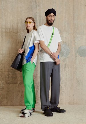 YVES KLEIN UNISEX - Majica kratkih rukava s printom - white