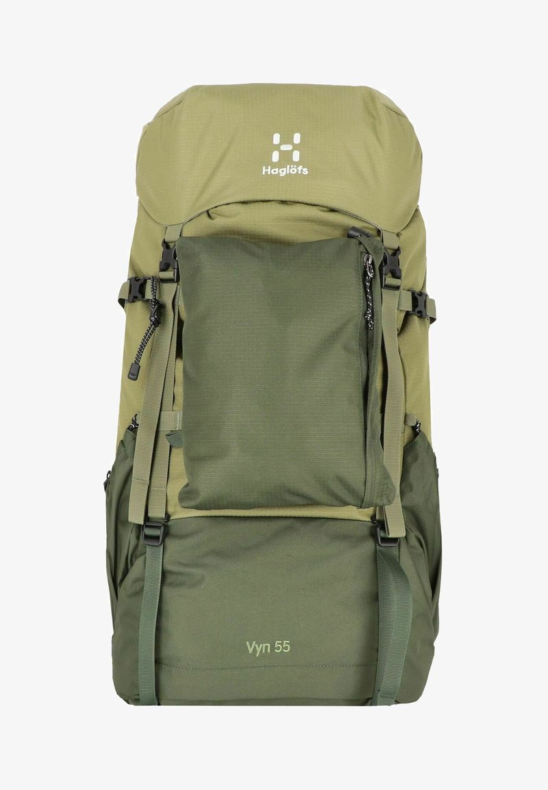 Zaino tipo duffel in tonalità verdi, dotato di spallacci regolabili, molteplici tasche e un flap superiore. Il materiale è resistente, con accenti texturizzati.