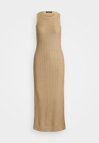 Vestido maxi sin mangas de punto en un color beige dorado, con una textura acanalada y una silueta ajustada con escote redondo.