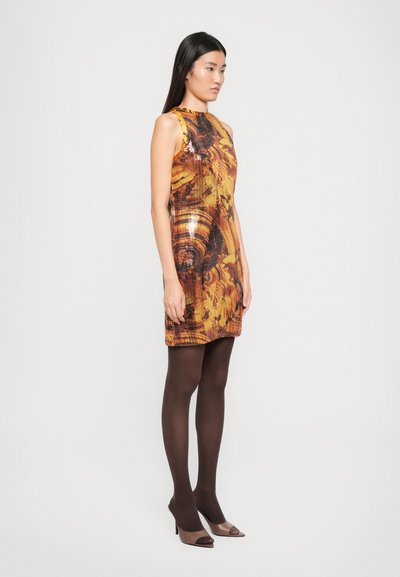 Sleeveless mini dress made of sequined fabric in warm hues of yellow and orange, featuring a high neckline and a fitted silhouette.