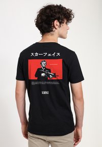 Henry Tiger SCARFACE RED PHOTO - Triko s potiskem - black