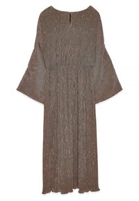Robe brune texturée avec de longues manches larges et une taille cintrée. Elle présente un col rond et un détail en forme de œillet au dos.