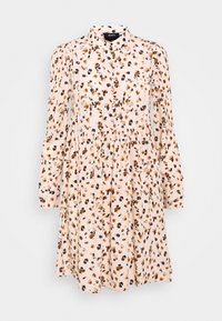 Robe longue à manches longues rose clair avec un motif floral abstrait marron et noir, devant à boutons, taille froncée et petit col montant.