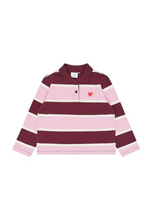 Langærmet poloshirt med vandrette striber i bordeaux, lyserød og hvid, to knapper og et lille rødt hjerte på venstre bryst.