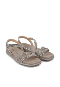 Platte sandalen in lichtgrijs suède met glinsterende zilveren rhinestones. Het ontwerp heeft kruislings banden en een gevoerde voetbed.