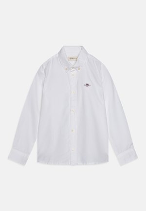 Wit overhemd met lange mouwen, knoopsluiting en button-down kraag met klein geborduurd logo op de linkerborst.