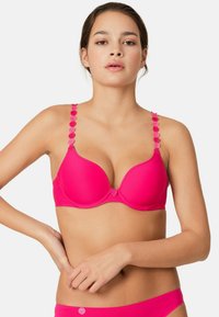 Unselected, influencer pink