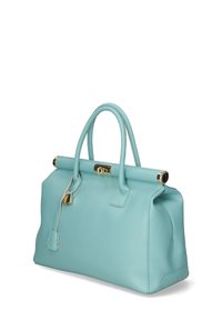 Aquablauwe leren handtas met een gestructureerde vorm, dubbele handgrepen, gouden hardware accenten en een klittenbandsluiting. Gladde textuur met minimale details.