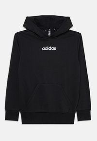 Felpa nera con cappuccio realizzata in tessuto morbido, maniche lunghe, tasca anteriore e logo Adidas bianco sul petto. Presenta un cappuccio regolabile con cordini.