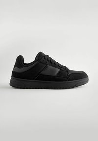 Next COURT- REGULAR FIT - Sportcipő - black