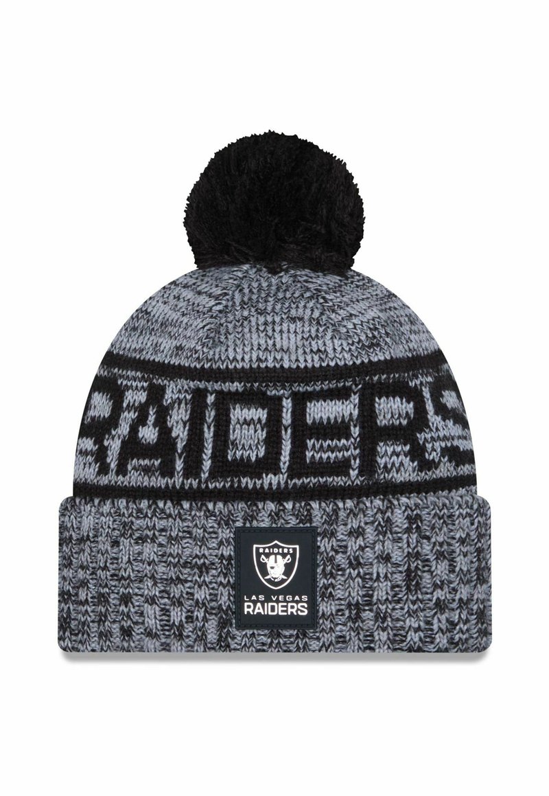 Schwarze und graue Strickmütze mit einem Pompon an der Spitze, mit eingewebtem "RAIDERS"-Text und einem Logo-Patch am Bündchen, strukturiertes Muster auf der gesamten Mütze.