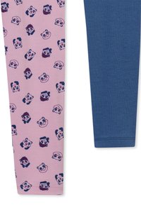 Leggings en tissu rose avec des têtes de panda imprimées de manière répétée et une jambe unie bleu foncé. Matière douce et extensible en mélange de coton.