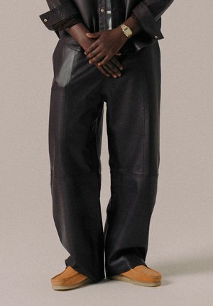 SCRIPT - Broek - raisin