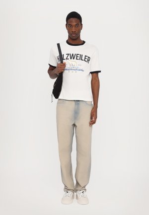 CHUCK TEE UNISEX - Marškinėliai su spaudiniu - white