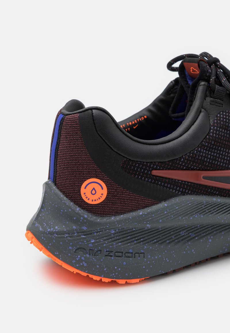 nike performance zoom winflo 8 shield