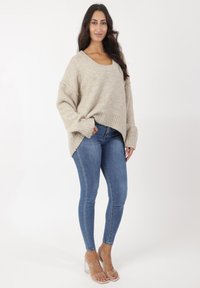 Seleccionado, taupe