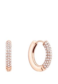 Orecchini a cerchio in oro rosa con superficie liscia e decorati con numerosi cristalli trasparenti per un tocco di brillantezza e dettaglio.