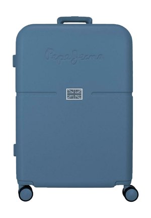 Maleta rígida azul con cuatro ruedas, asa superior, logo en relieve de "Pepe Jeans" y un pequeño emblema de la Union Jack en el frente.