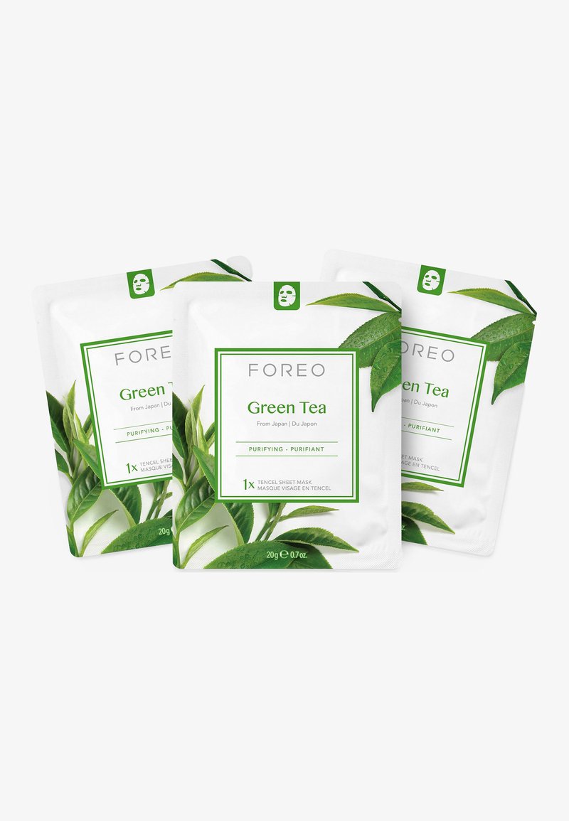 Drei Päckchen Foreo Green Tea reinigende Tencel-Gesichtsblättermasken mit Illustrationen von grünen Teeblättern auf weißem Hintergrund.
