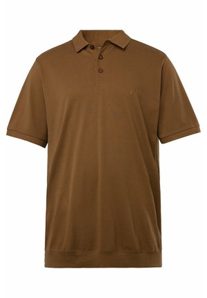 Polo marron à manches courtes avec col, trois boutons et logo "JP" subtilement brodé sur le côté gauche de la poitrine.