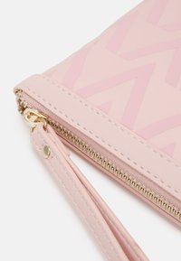 Valentino Bags PUNCH - Carteira de mão - cipria