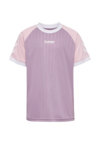 Lila atletisch shirt met korte mouwen, witte accenten en verticale krijtstreepjes. Voorzien van een ronde hals en een gedrukt logo op de borst.