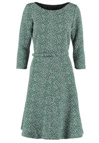 Vihreä mekko kukkakuviolla, pitkät hihat, pyöreä pääntie, vyötäröllä valinnainen vyö ja liehuva hame. Pehmeä kangas.