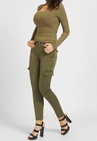 Guess Sweter