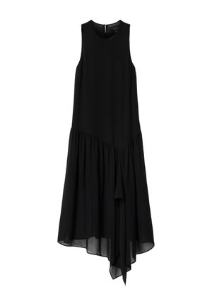 Mouwloze zwarte jurk met een hoge ronde halslijn, asymmetrische geplooide rok en vloeiende gedrapeerde stofdetail aan de zoom.