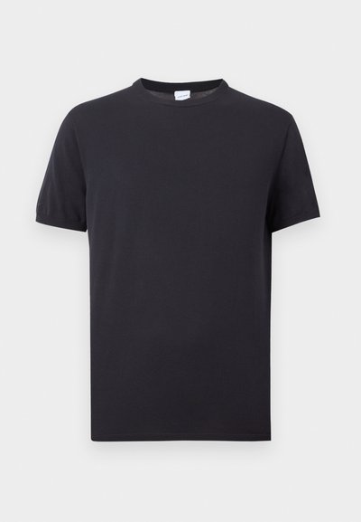 T-shirt noir uni à manches courtes avec un col rond, étiquette blanche à l'intérieur du col, présenté sur un fond gris clair.