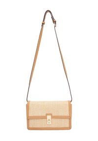 Beige geweven strooien schoudertas met een tan leren afwerking en band, met een gouden sluiting en een rechthoekige vorm.