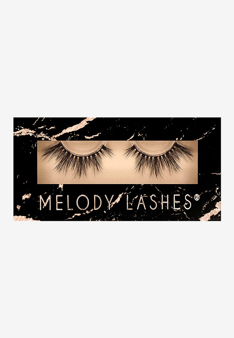 Neppige wimpers in een heldere tray, met krachtige zwarte vezels, tegen een gemarmerde verpakking in zwart en goud. Bevat de merknaam "MELODY LASHES."