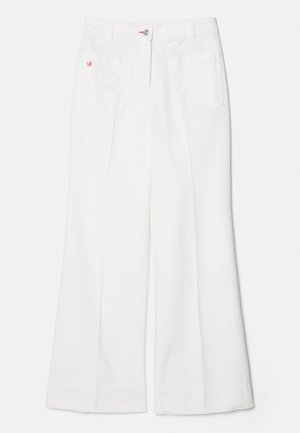 White flared jeans with a high waist, featuring two back pockets and red embroidered logo detail on the right pocket, made of denim fabric.