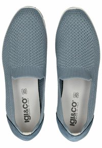 Scarpe blu senza lacci con upper in mesh testurizzato, dettagli in suede a contrasto e colletto imbottito. L'interno presenta il marchio logo.