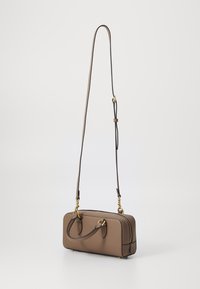 COACH BOWERY SATCHEL 22 - Håndveske - dark stone