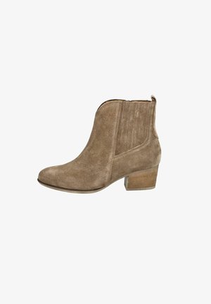 Braune Wildleder-Ankle Boots mit einer runden Zehenpartie, dezenten seitlichen Einsätzen und einem gestapelten Holzabsatz. Mit einer Zuglasche auf der Rückseite für ein einfaches An- und Ausziehen.