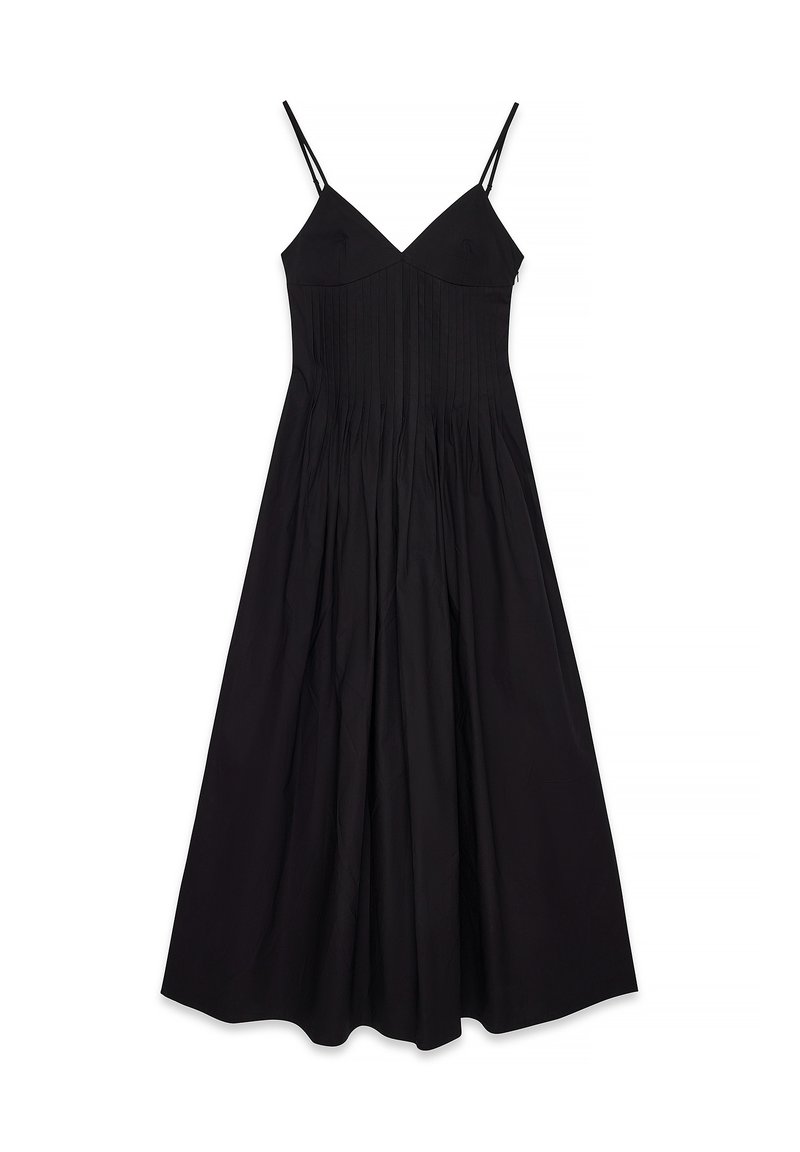 Schwarzes ärmelloses Kleid mit dünnen Trägern, einer taillierten Oberseite und einem ausgestellt geschnittenen Rock mit gefältelten Details für Struktur.