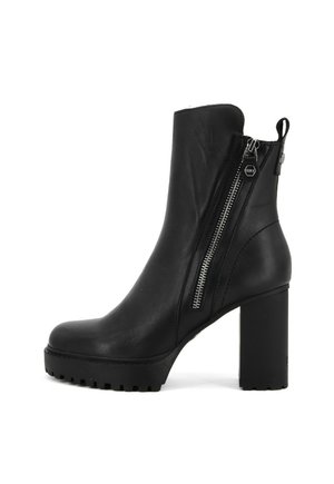 Stivali alla caviglia in pelle nera con tacco a blocco spesso, zip laterale e suola testurizzata. Presentano una finitura liscia e accessori in metallo lucido.