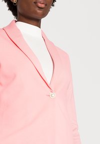Rich & Royal Blazer - pink