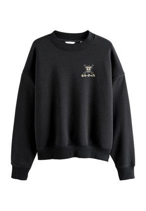 Zwart sweatshirt met geribbelde ronde hals en manchetten. Heeft een klein wit- en goudkleurig doodskop- en gekruiste beenderenlogo op de borst. Zachte stof.