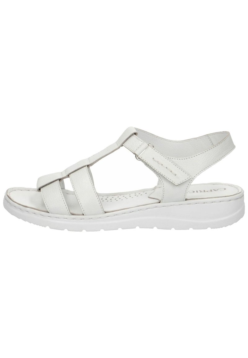 Bílé kožené sandály s několika popruhy, polstrovanou podrážkou a zadním popruhem pro podporu. Obsahují perforovanou stélku pro prodyšnost.