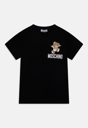 Czarna bawełniana koszulka z krótkim rękawem, z grafiką niedźwiedzia i napisem "MOSCHINO" w białej czcionce z przodu.