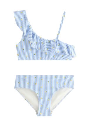To-delt pige badedragt med blå og hvide lodrette striber, lille gul blomsterprint, en- skulder flæse top og matchende bund.